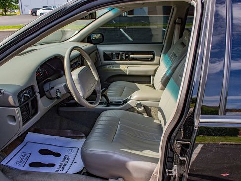 Used 1996 Chevrolet Impala SS RWD image 12
