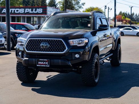 Used 2018 Toyota Tacoma TRD Off-Road AWD/4WD image 4