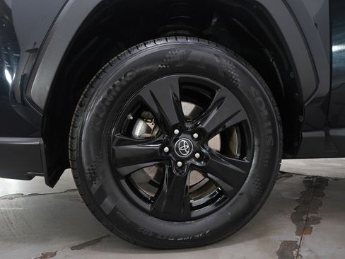 Used 2019 Toyota RAV4 LE w/ Carpet Mat Package image 28