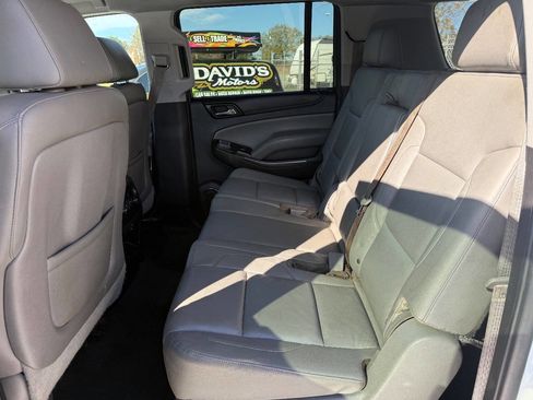 Used 2015 Chevrolet Suburban LT image 7