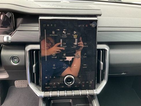 New 2025 GMC Acadia Elevation image 10