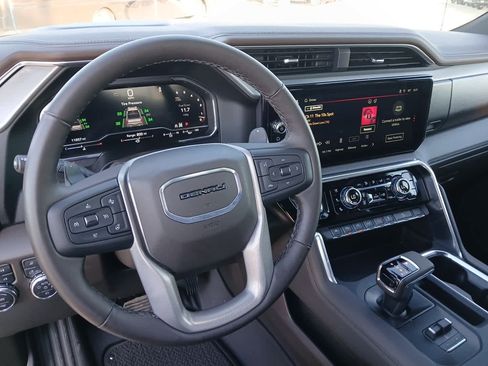 Used 2025 GMC Sierra 1500 Denali w/ Technology Package AWD/4WD image 31