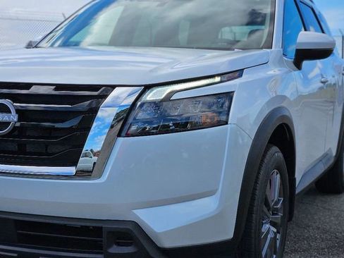 New 2025 Nissan Pathfinder SV image 7