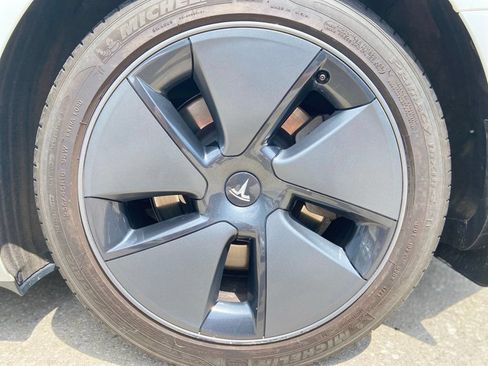 Used 2022 Tesla Model 3 Long Range AWD/4WD image 10