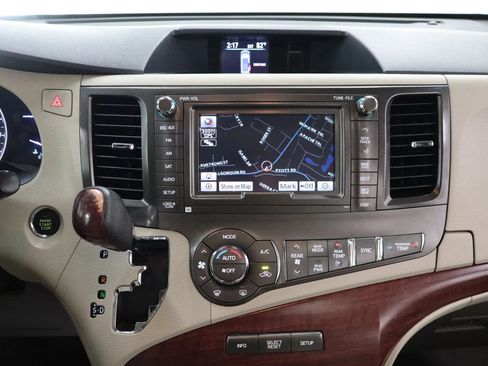 Used 2013 Toyota Sienna Limited w/ Premium Pkg FWD image 32