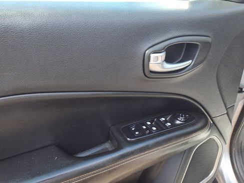 Used 2019 Jeep Compass Latitude image 6