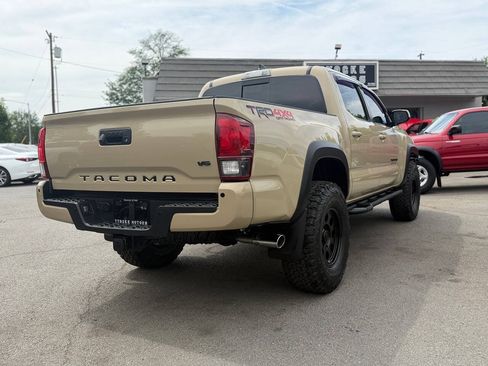 Used 2018 Toyota Tacoma TRD Off-Road w/ Technology Package AWD/4WD image 8