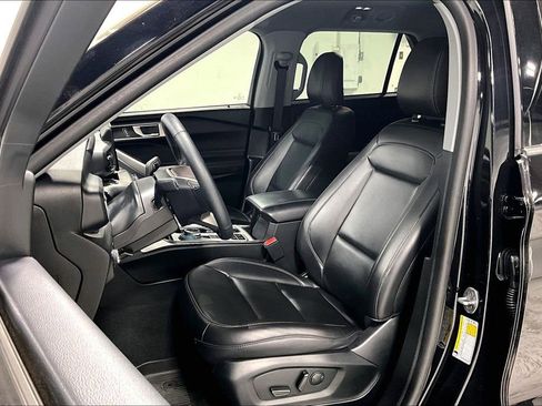 Used 2023 Ford Explorer XLT w/ Equipment Group 202A image 32