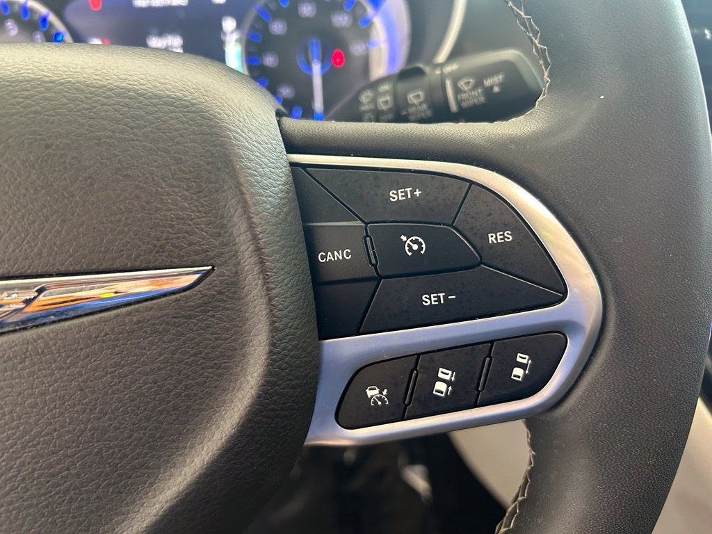 Used 2024 Chrysler Pacifica Touring-L FWD image 42