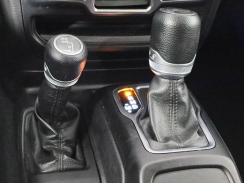 Used 2018 Jeep Wrangler Unlimited Sport image 13