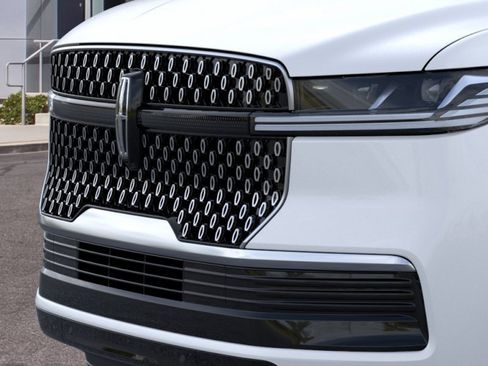 New 2026 Lincoln Navigator Reserve AWD/4WD image 42