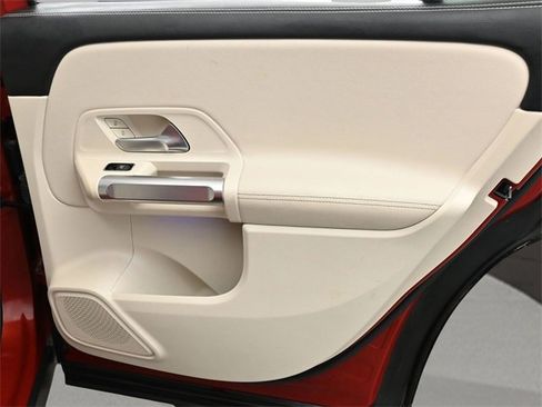 Used 2020 Mercedes-Benz GLB 250 w/ Premium Package image 15