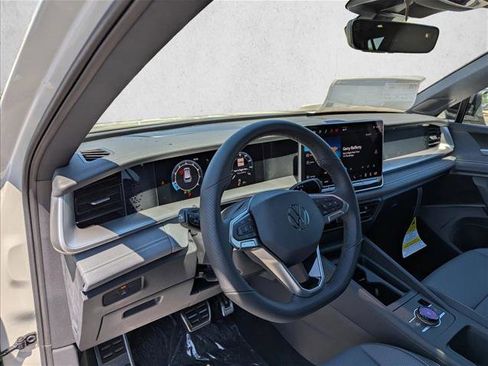 New 2026 Volkswagen Tiguan SE R-Line FWD image 12