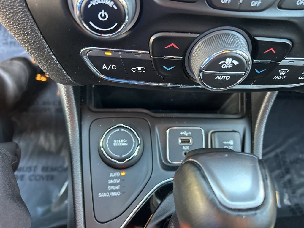 Certified 2023 Jeep Cherokee Altitude Lux AWD/4WD image 44