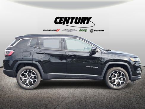 Used 2025 Jeep Compass Limited image 2