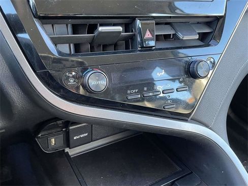 Used 2022 Toyota Camry SE image 29