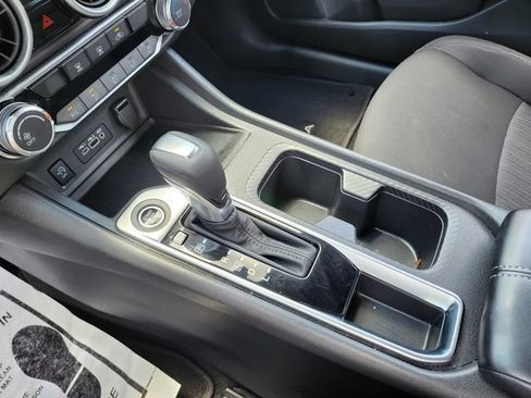 Used 2025 Nissan Sentra SV FWD image 27