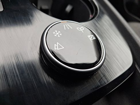 Used 2025 Nissan Rogue SV image 24