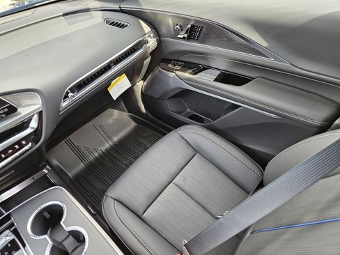 New 2025 Cadillac Lyriq Sport image 17