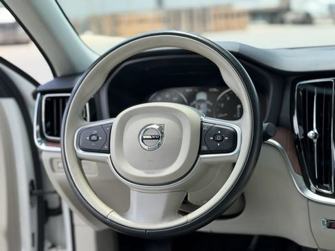 Used 2021 Volvo S60 T5 Momentum FWD image 29