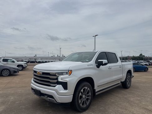 Used 2023 Chevrolet Silverado 1500 High Country w/ Technology Package AWD/4WD image 8