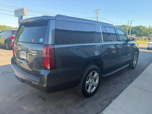 Used 2020 Chevrolet Suburban LT w/ Luxury Package AWD/4WD image 8