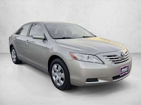 Used 2008 Toyota Camry LE image 3