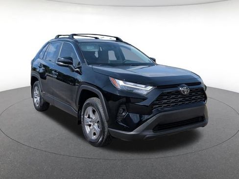 Used 2025 Toyota RAV4 XLE AWD/4WD image 8