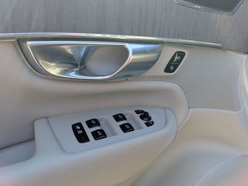 Certified 2023 Volvo XC90 B6 Plus w/ Protection Package image 24