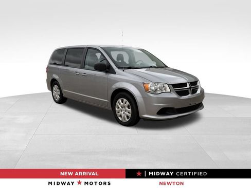 Used 2018 Dodge Grand Caravan SE w/ UConnect Hands-Free Group FWD image 1