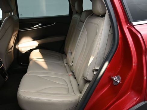 Used 2021 Lincoln Nautilus FWD image 24