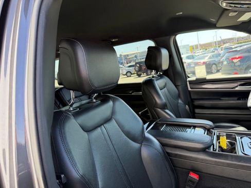 Used 2024 Jeep Wagoneer L 4WD image 21