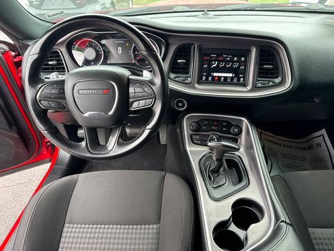 Used 2022 Dodge Challenger GT AWD/4WD image 8