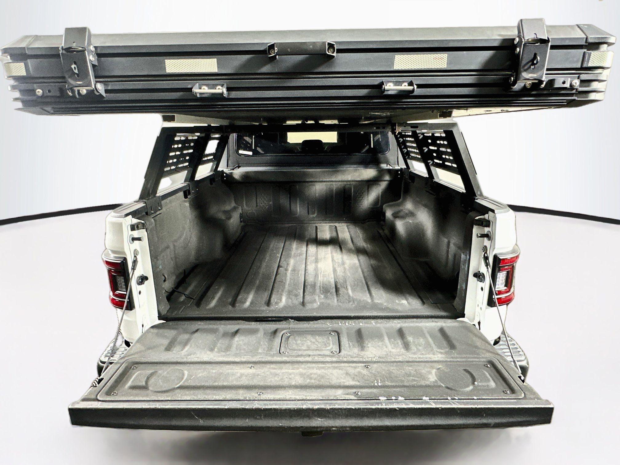Used 2023 Jeep Gladiator Sport AWD/4WD image 27