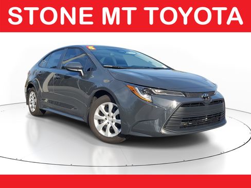 Used 2025 Toyota Corolla LE image 1