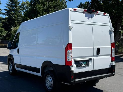 Used 2021 RAM ProMaster 2500 w/ Interior LED Lighting Group FWD image 4