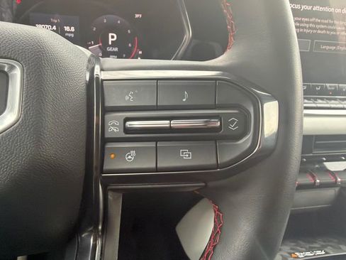 Used 2023 GMC Canyon AT4X image 31