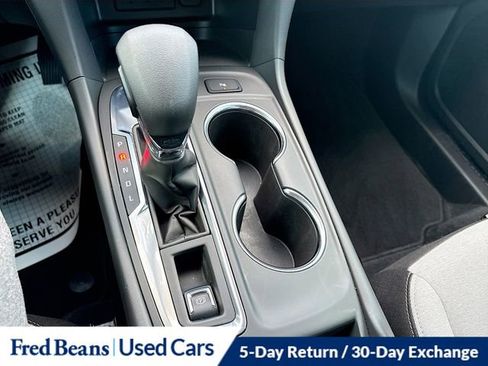 Used 2022 Chevrolet Equinox LT w/ Driver Convenience Package image 17