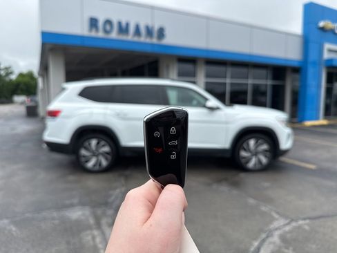 Used 2025 Volkswagen Atlas SE FWD image 25