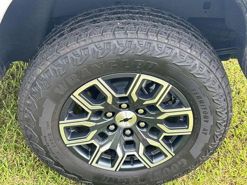 Used 2025 Chevrolet Colorado Z71 image 18