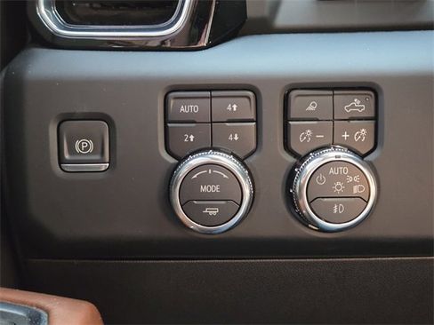 Used 2024 GMC Sierra 3500 Denali Ultimate image 22