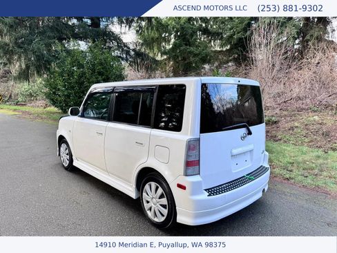 Used 2005 Scion xB Hatchback 4D image 3