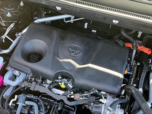 Used 2025 Toyota RAV4 XLE image 34