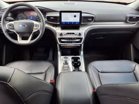 Used 2024 Ford Explorer XLT w/ Equipment Group 202A AWD/4WD image 10