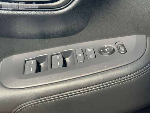 Certified 2025 Honda HR-V LX image 19