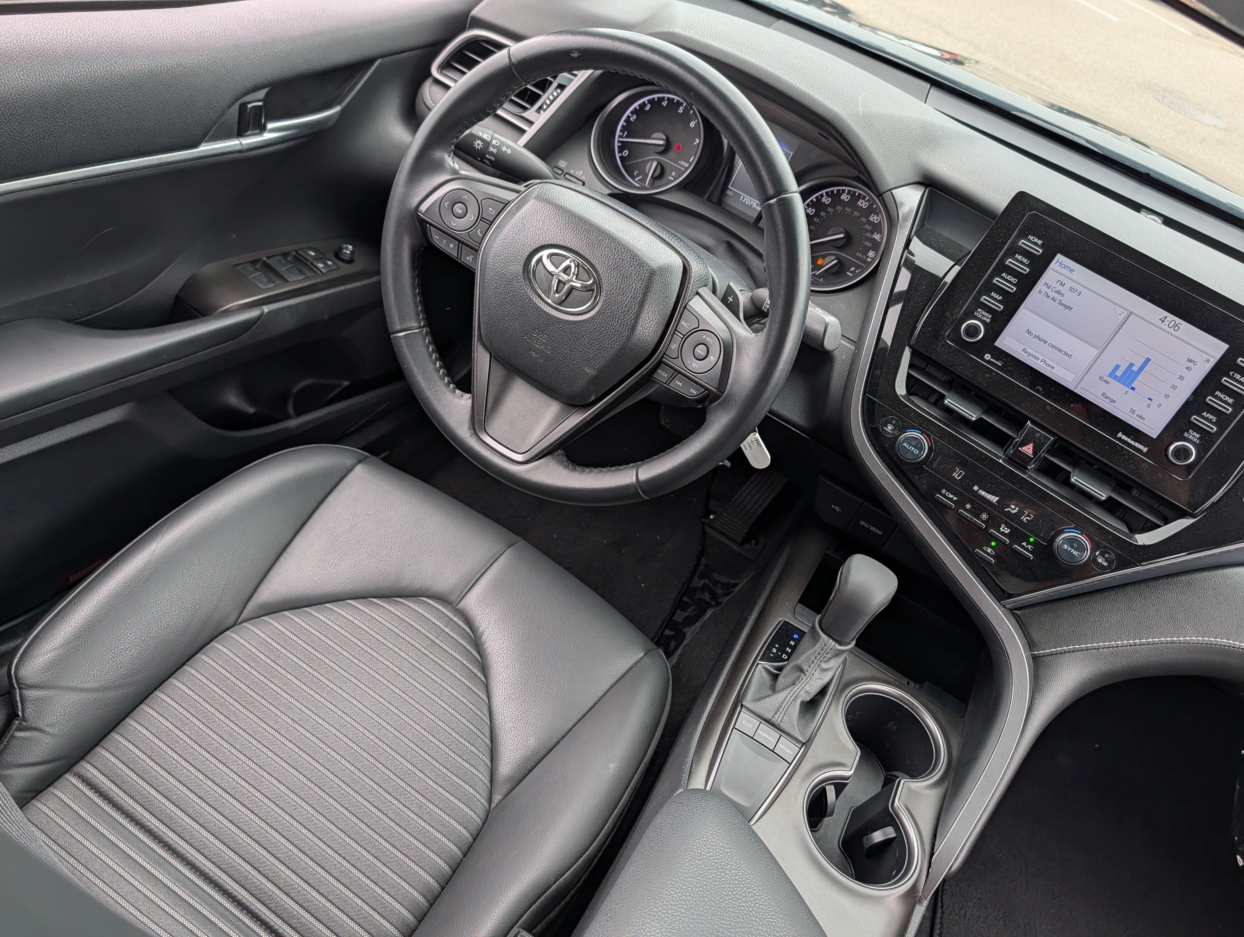 Used 2023 Toyota Camry SE FWD image 9