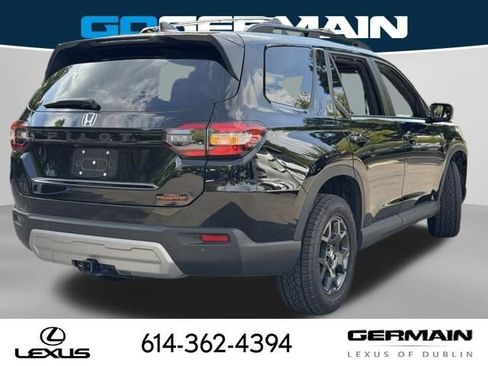 Used 2025 Honda Pilot TrailSport image 9