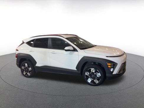 Used 2025 Hyundai Kona SEL image 2