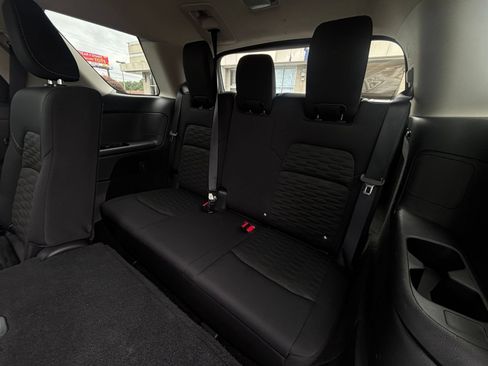 Used 2025 Nissan Pathfinder SV AWD/4WD image 31