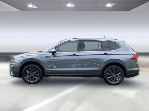 Used 2023 Volkswagen Tiguan SE FWD image 2
